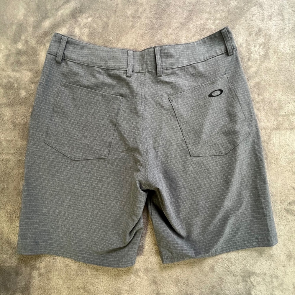 Oakley Shorts Mens 31 Gray Hydrolix Regular Fit Grid Pattern FOA404477 - Picture 2 of 8